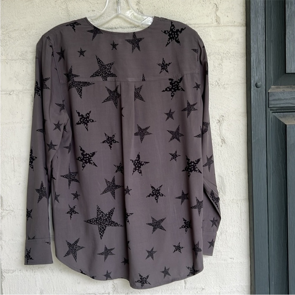 Rails Hillary Charcoal Cheetah
Stars Faux Wrap Pullover Blouse
Size Small - Picture 10 of 13